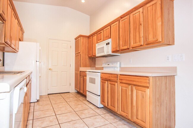 Building Photo - 8509 E Leigh Dr