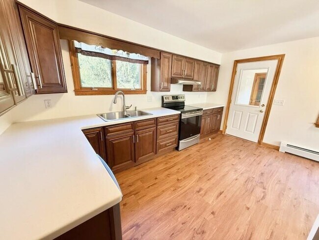 Building Photo - 480 Oliphant Ln