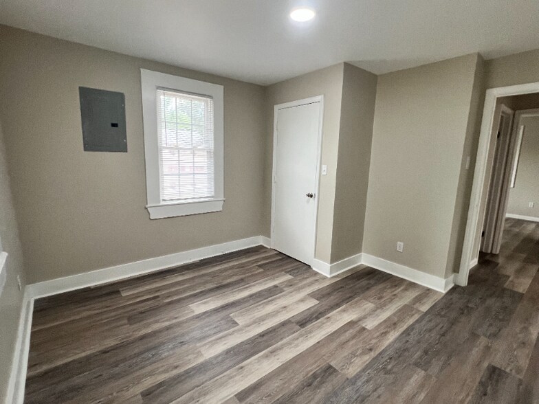 Building Photo - 381 Big Hill Rd