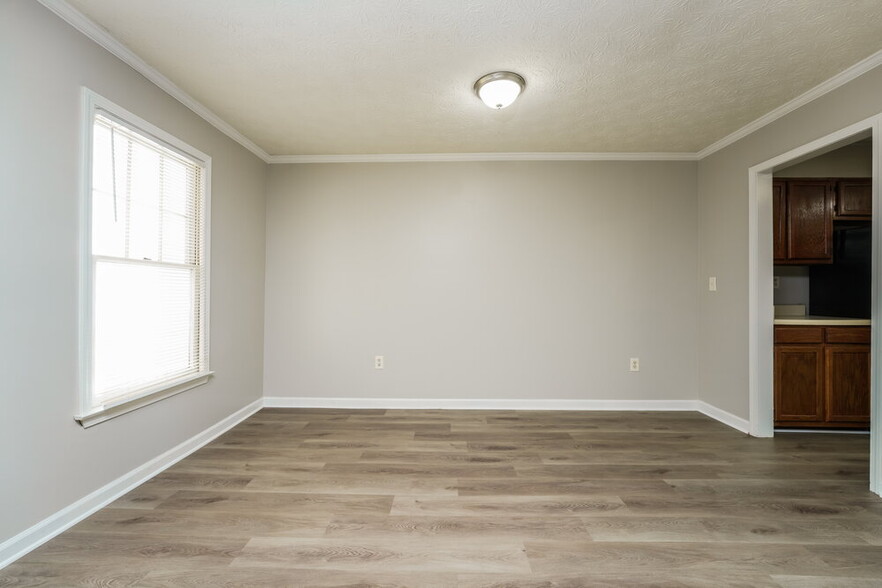 Building Photo - 5603 Wells Cir