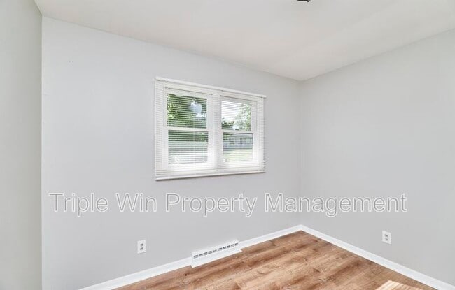 Building Photo - 10531 Fabick Dr