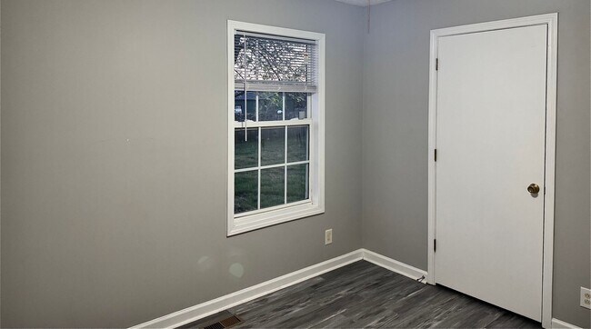 Building Photo - Cathedral Ceiling for a big open feel!