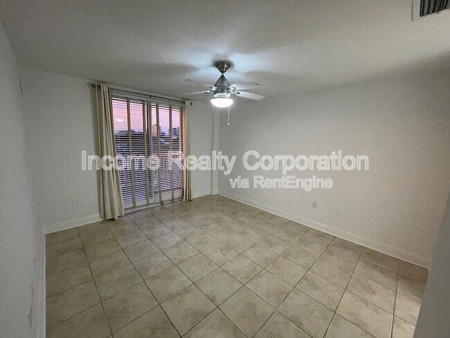 Building Photo - 2400 SW 27th Ave
