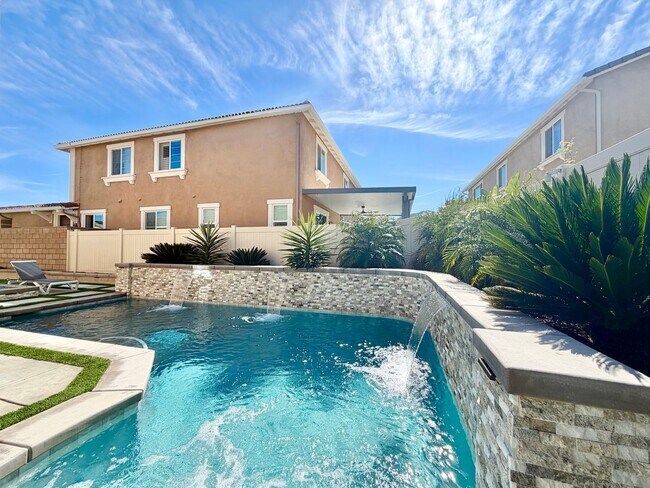 Building Photo - Resort-Style Pool Home with Mother-in-Law Suite,  RV Access & Included SOLAR Near Heritage Lake