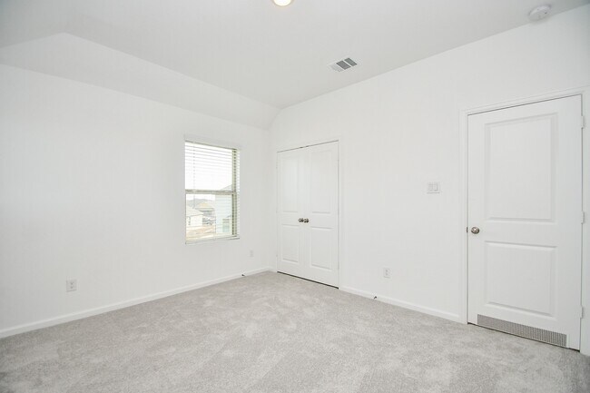 Building Photo - 5624 Frst Cv Dr