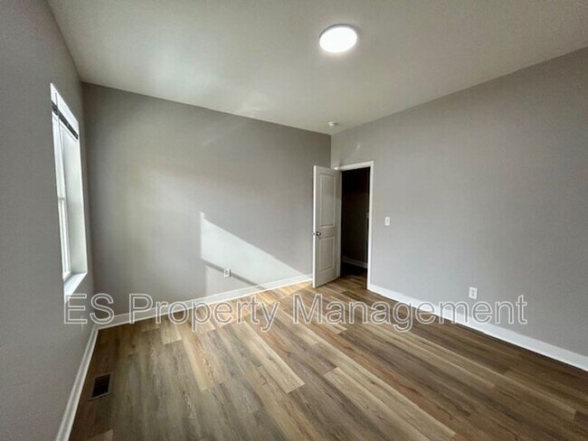 Building Photo - 321 N Kealing Ave