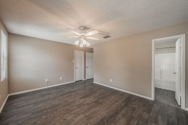 Building Photo - 3327 Clydesdale Dr