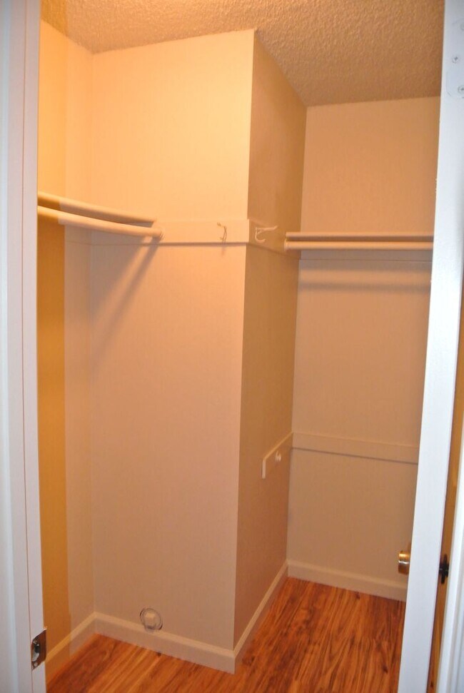 Building Photo - 2116 Manzanita Way