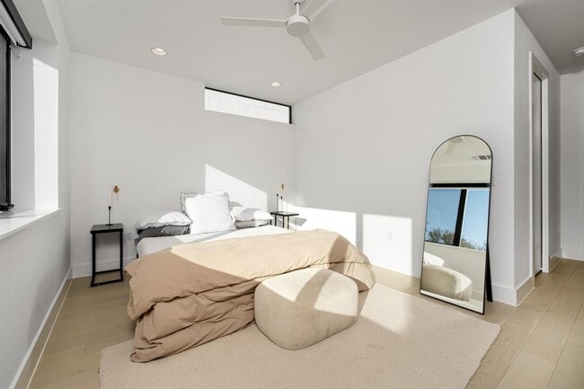 Building Photo - 3406 E 17th St