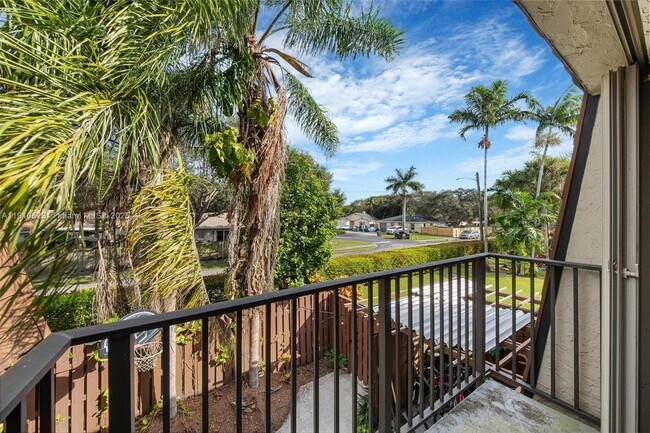 Building Photo - 11913 SW 11th Ct