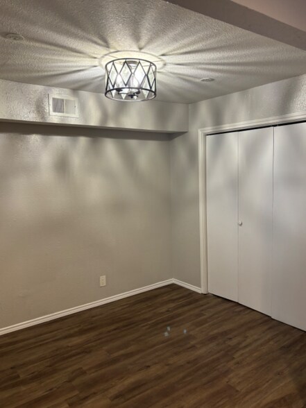 Building Photo - 6028 Stoneybrook Dr