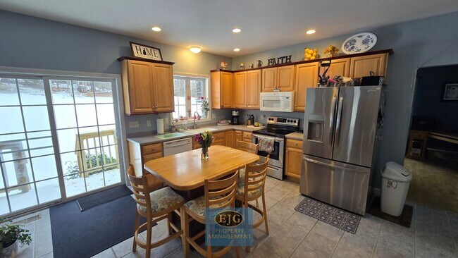 Building Photo - 126 Pinecrest Rd