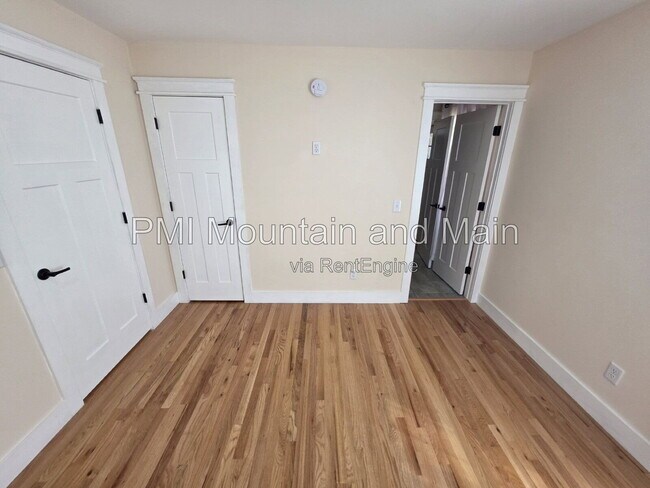 Building Photo - 104 Perennial Gardens