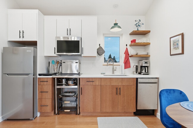 Building Photo - 5003 NE Mason St