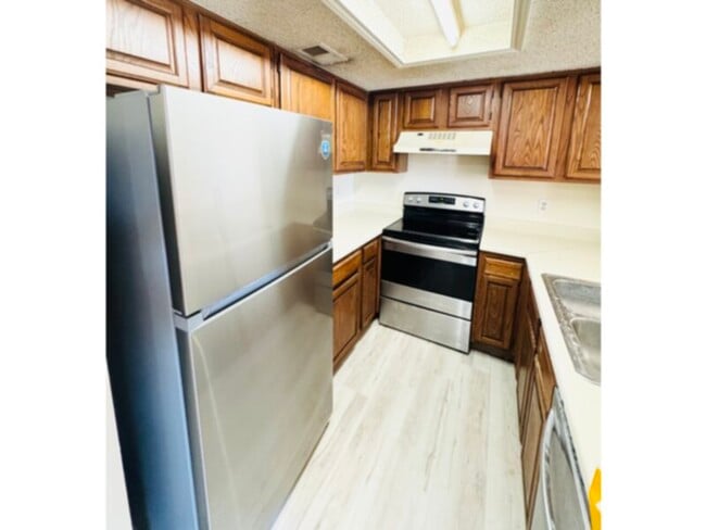 Building Photo - 1324 Bluffview Dr