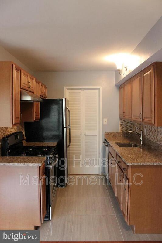 Building Photo - 2316 Freetown Ct