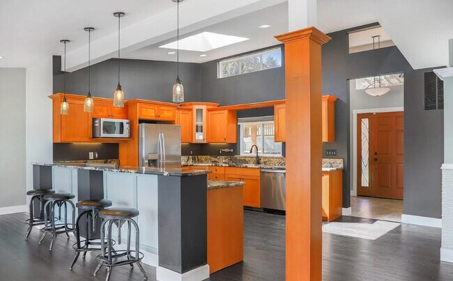 Building Photo - 5627 Illahee Road NE