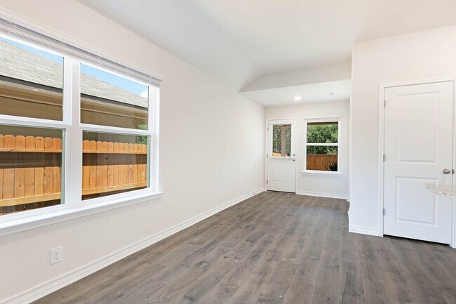 Building Photo - Valley Ranch ~Northwest San Antonio
