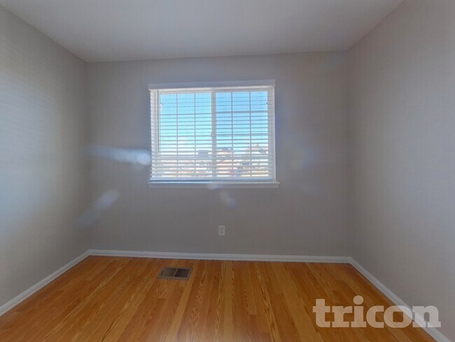 Building Photo - 5694 S Quemoy Ct