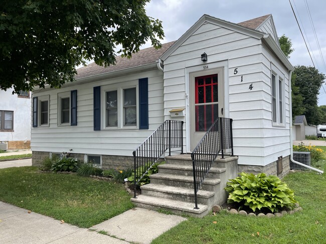 Front Entry - 514 Center St