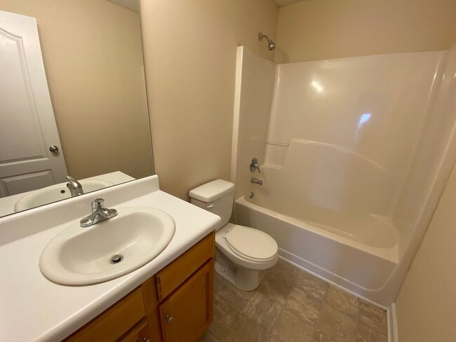 Building Photo - LEASING FOR AUGUST 2026! FENCED IN YARD!!