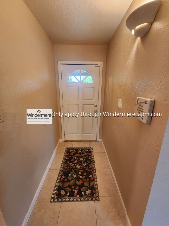 Building Photo - Orangevale Home Available Now!