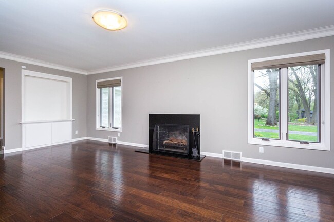 Building Photo - SOPHISTICATED COMFORT in HISTORIC FRANKLIN