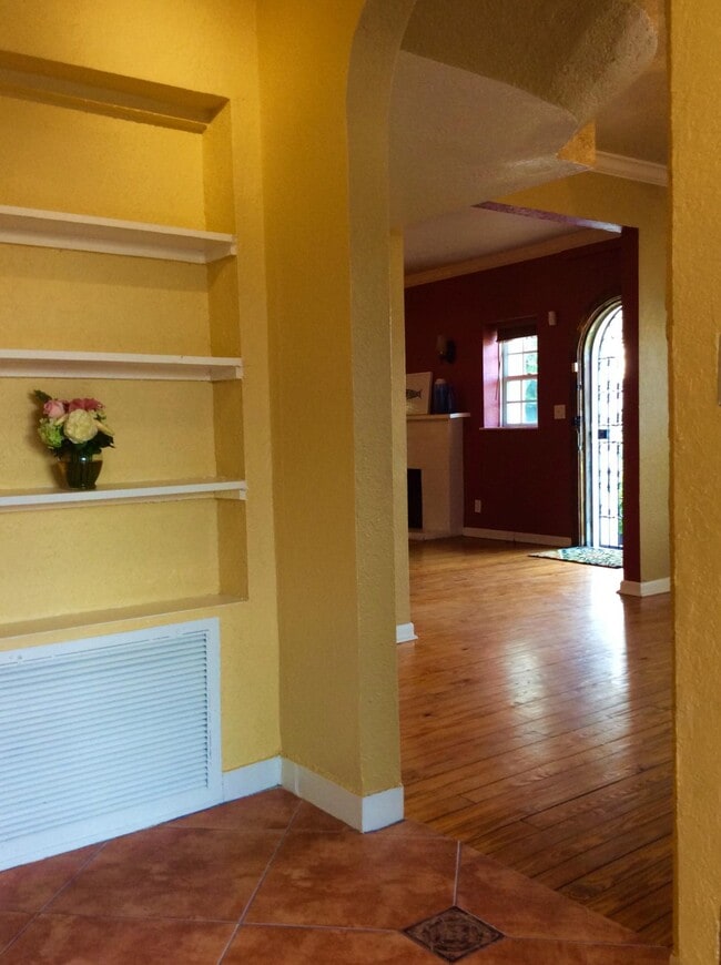 Building Photo - 382 Ellamar Rd