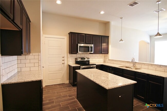 Building Photo - 502 Creekside Frst