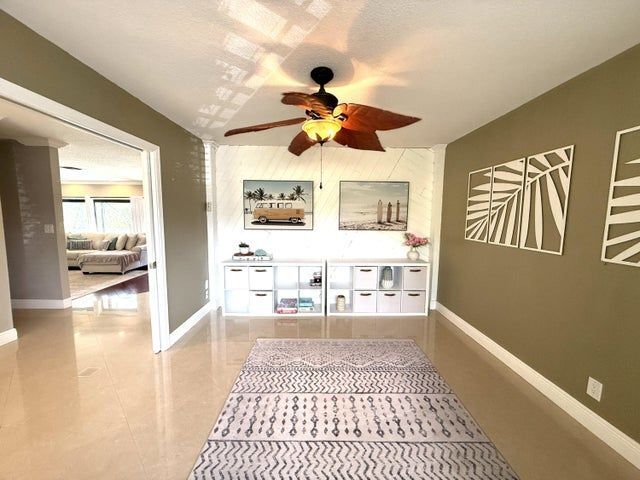 Building Photo - 3250 Lakeview Blvd