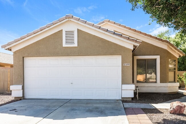 Building Photo - 6999 W Rose Ln