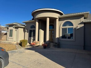 Building Photo - Premium home over looking the elko golf course.