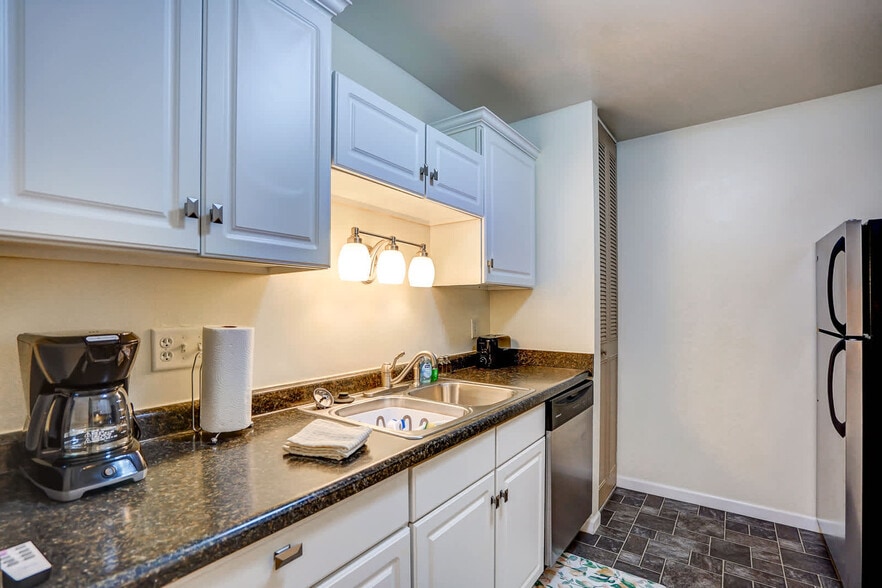 Building Photo - 3367 S 100th St