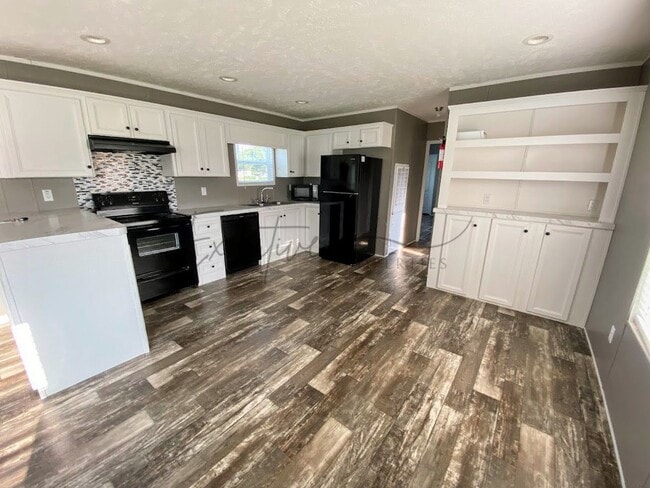 Building Photo - Bright & Spacious 3-Bed, 2-Bath Mobile Hom...