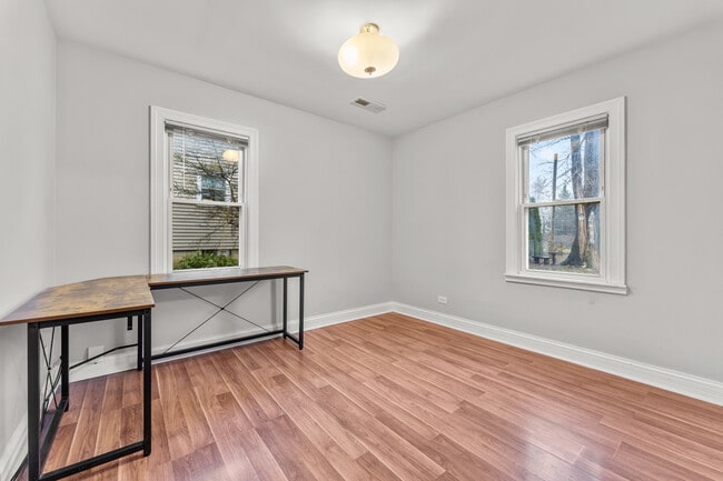 Building Photo - 305 N Grace St