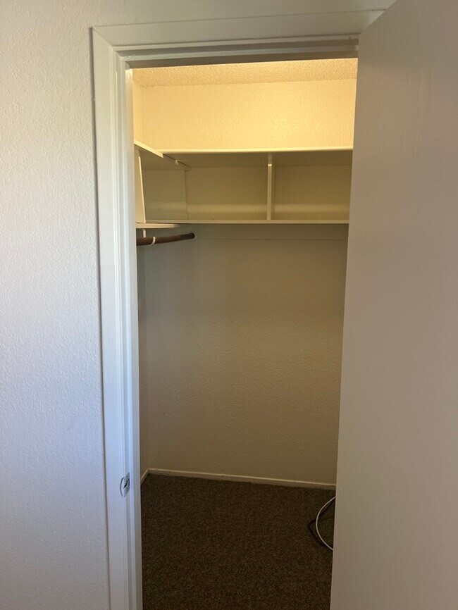 Building Photo - 845 Carro Dr