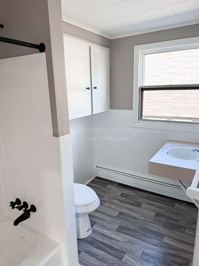 Building Photo - 88 Elm St