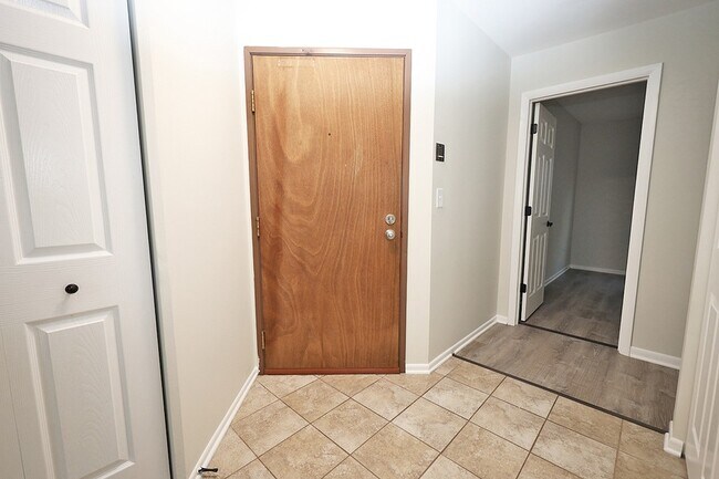 Building Photo - 40 N Victoria Ln