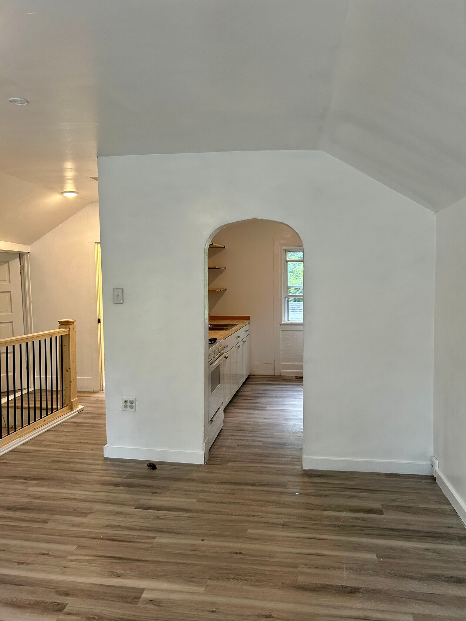 Building Photo - 421 W Bond St