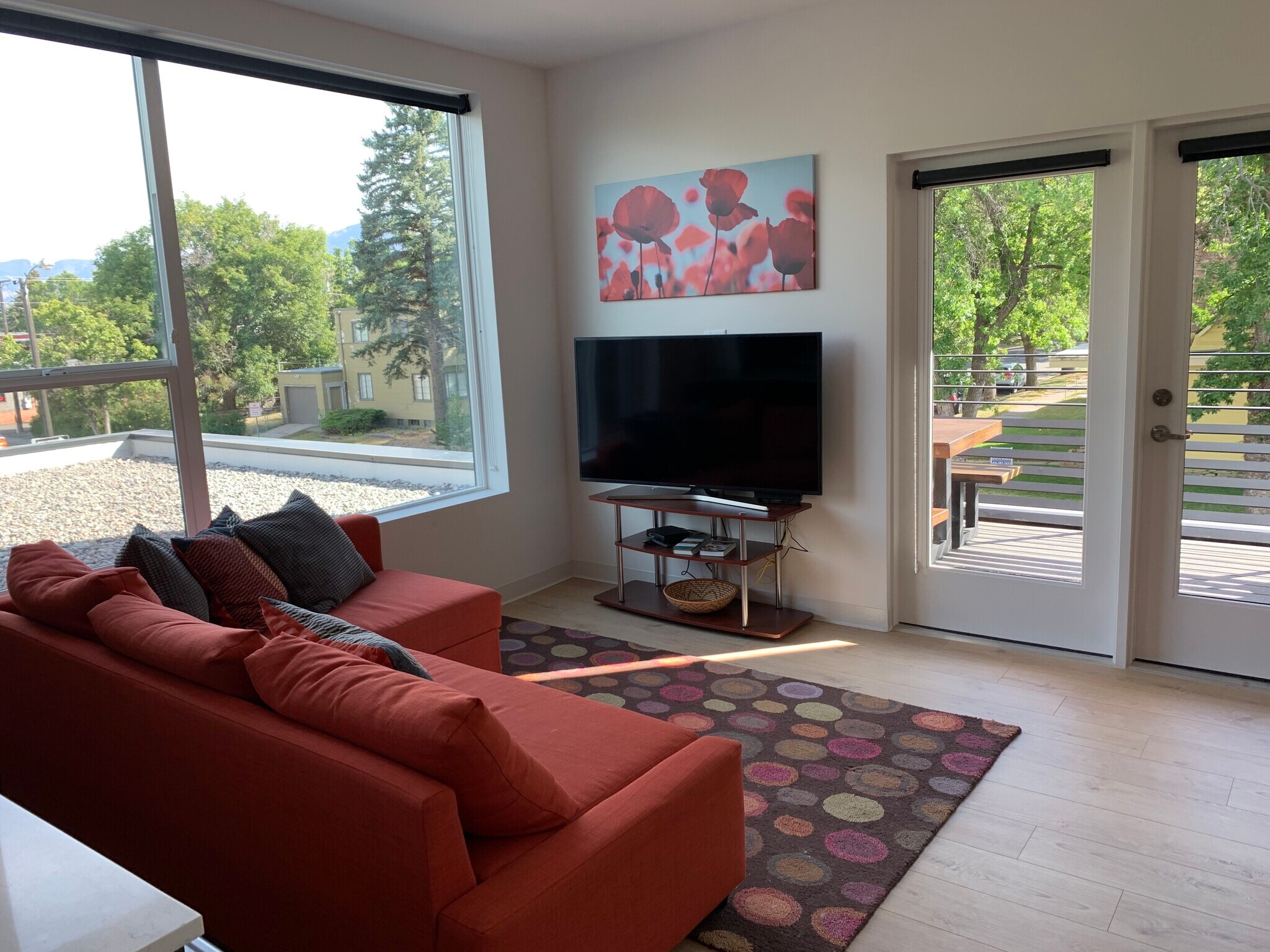 living room - 718 W Babcock St