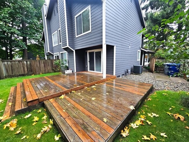 Building Photo - Townhome in Fin Hill- 2 Large Master Bedrooms, 2 Car Garage, Fully Fenced Yard, AC