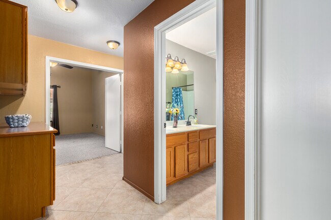 Building Photo - 9150 W Grovers Ave