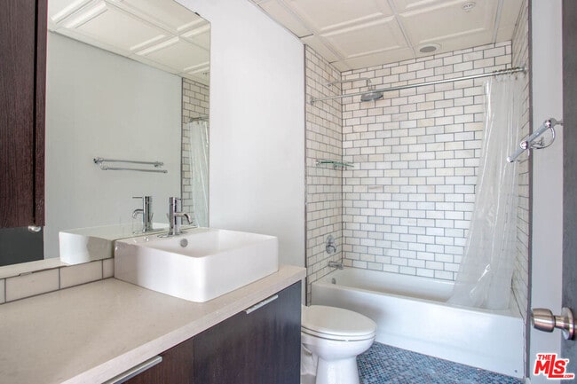 Building Photo - 108 W 2nd St