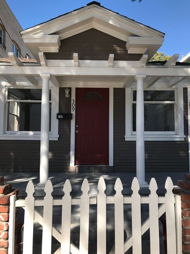 Building Photo - 307 W 7th St