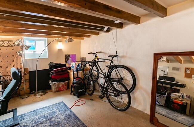 Building Photo - Two Bedroom Point Breeze Townhouse