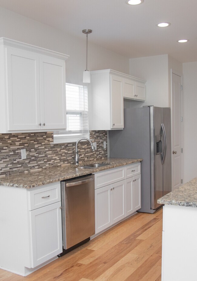Building Photo - 2284 Lexington Parc Dr