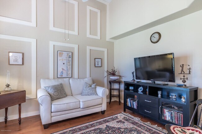 Building Photo - IMMACULATE TURNKEY FURNISHED- NEAR TWIN ISLES COUNTRY GOLF CLUB