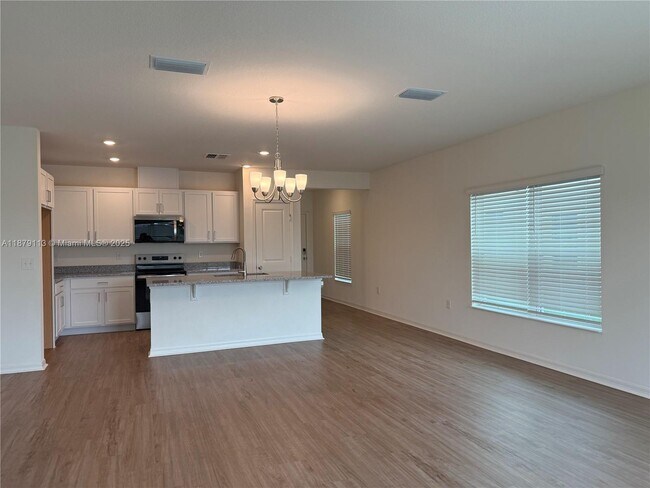 Building Photo - 410 Sequoia Dr