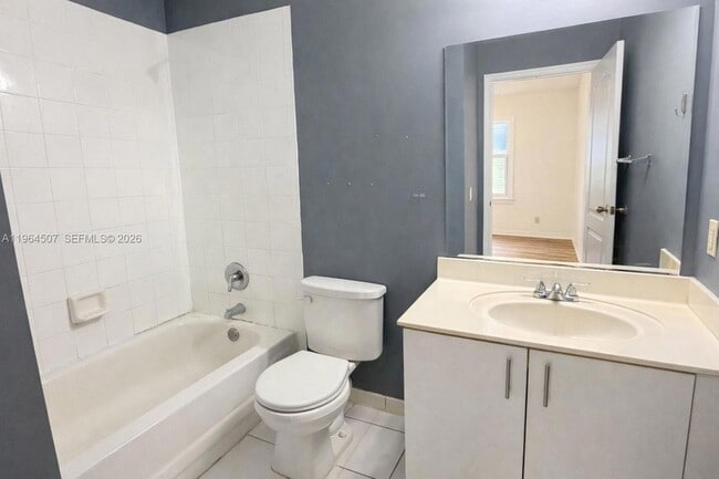 Building Photo - 835 NE 212th Terrace