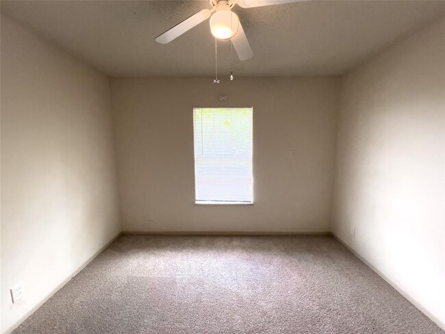 Building Photo - 7206 Creekside Dr